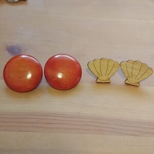 2 Pair of Vtg Artisan Wood Handcrafted pierced earrings.